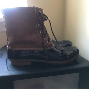 Duck boots